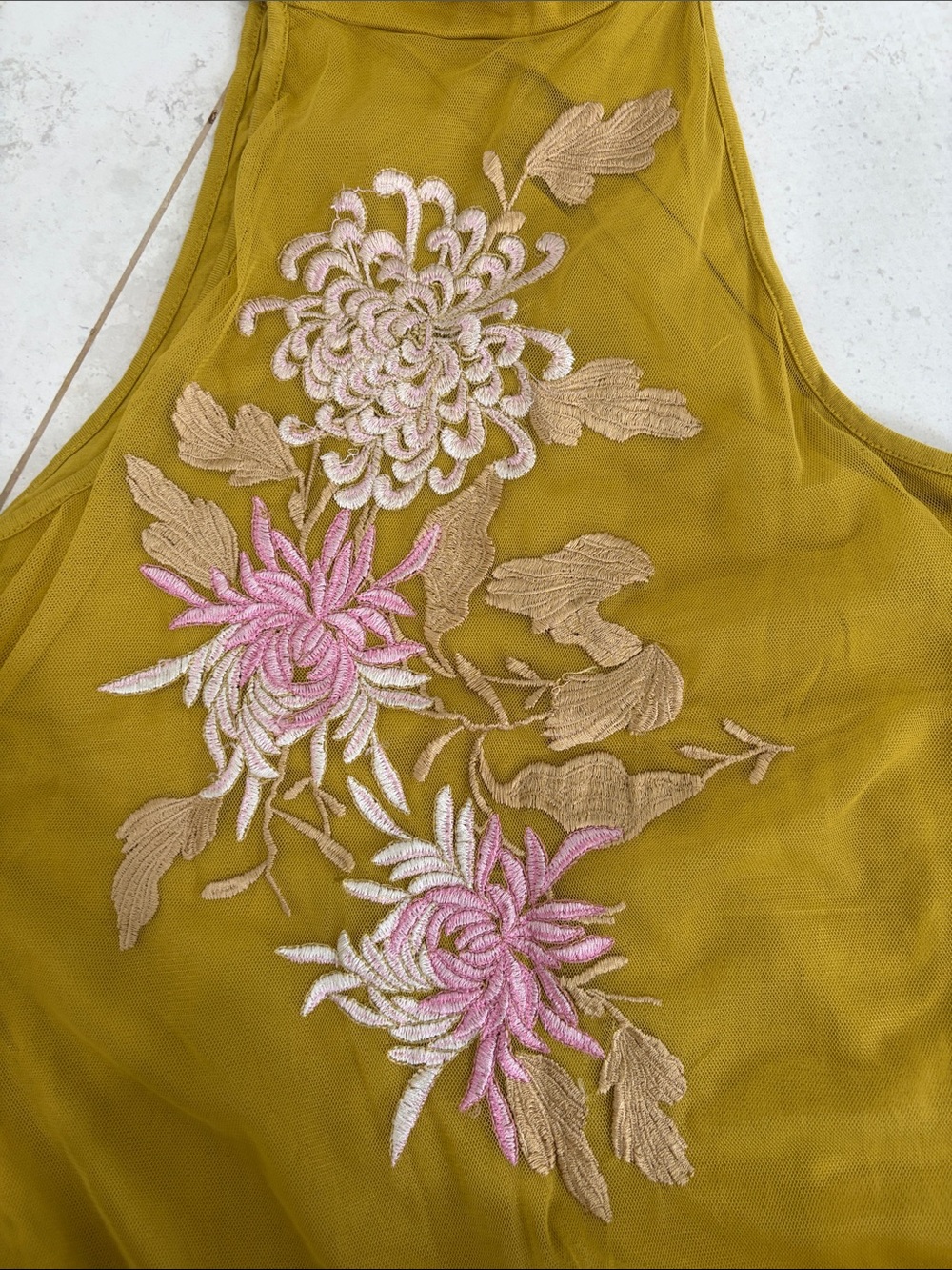 Pretty embroidered tank - Picture 6 of 8